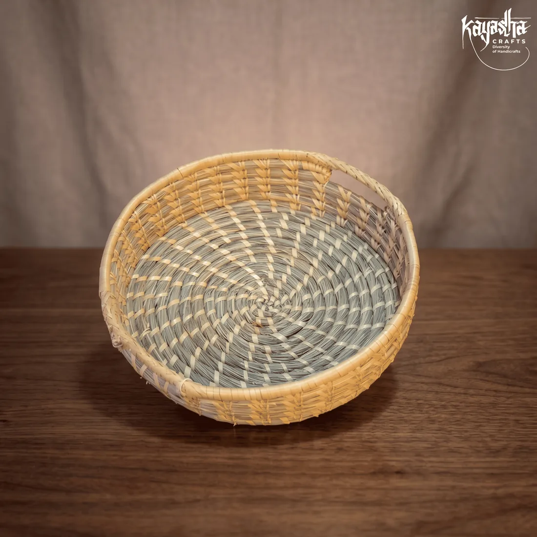 Round woven basket